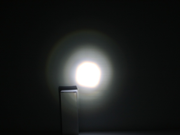 LEDポケットライトズーム ズームイン照射イメージ