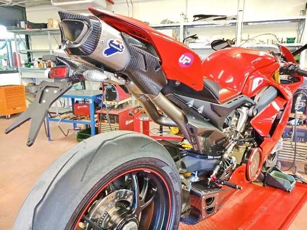 PANIGALE-V4 ナンバープレートホルダー